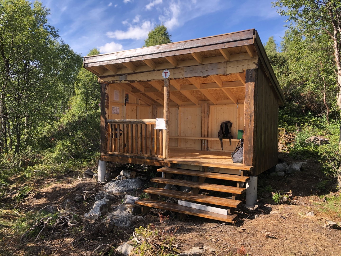 Gapahuk og bua til Mjølke-Lars langs Stølsruta